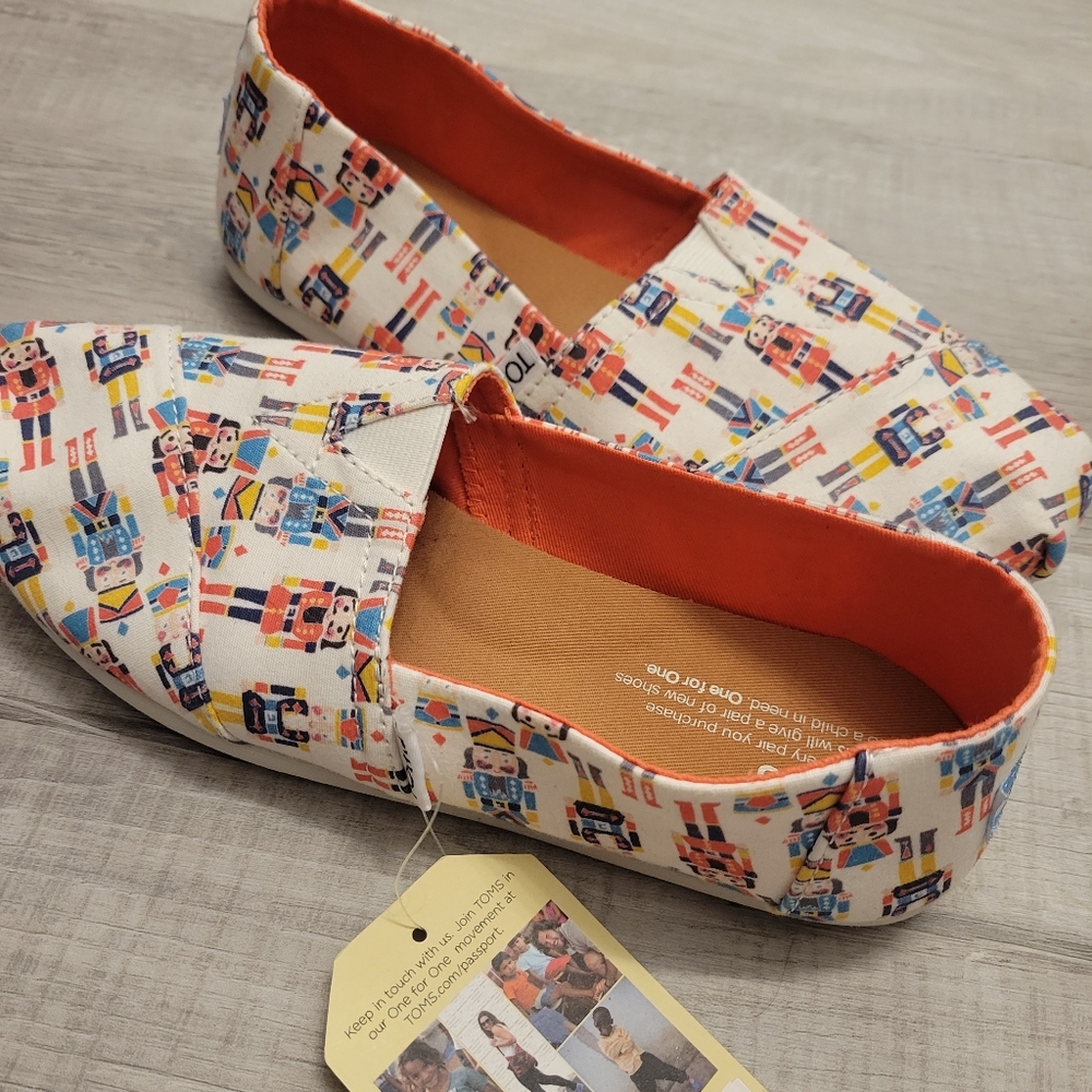 Toms Holiday Nutcracker shoes size 7
